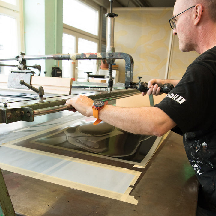 Production of the silk screen print by Peter Hauser for edition 3000