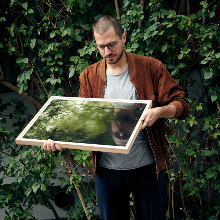 photographer Yves Bachmann holding his poster for edition3000